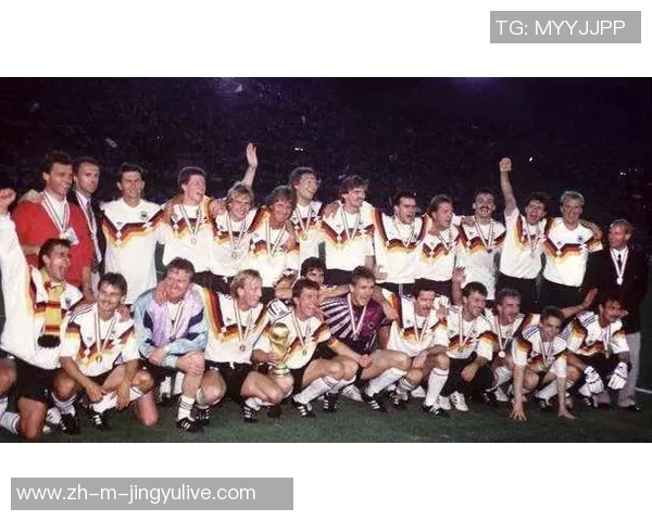 贝肯鲍尔的三重王权如何塑造德甲传奇与足球帝国的辉煌